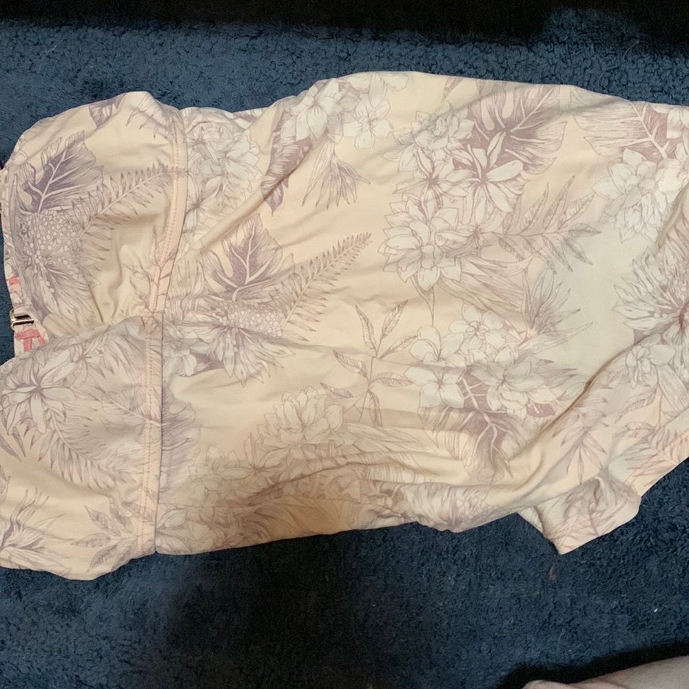 This swim suit that is very good even tho looks a little used it  feels good